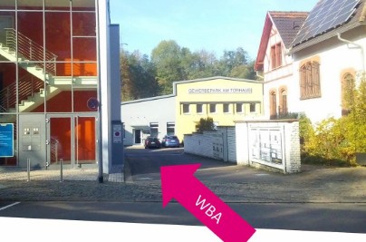 Eingang zur WBA Gebaeude 6 links im Hof